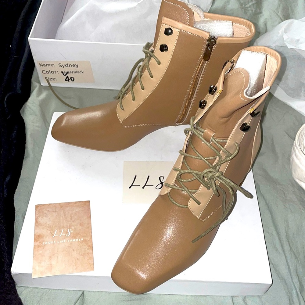 Looks Like Summer “Sydney” boots size 40 womens